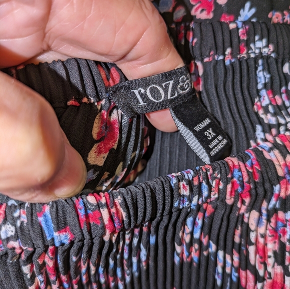 Bundle Roz& AL , Charlotte Russe,St Johns Bay Blouses Size 3X  / 3 blouses - Picture 5 of 8